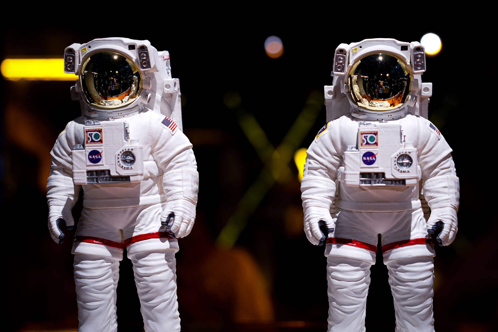 4K Astronaut 桌布