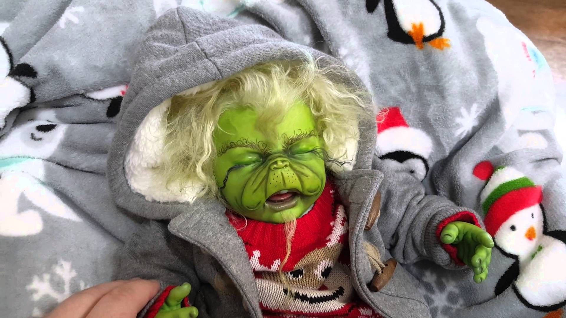Baby Grinch 桌布