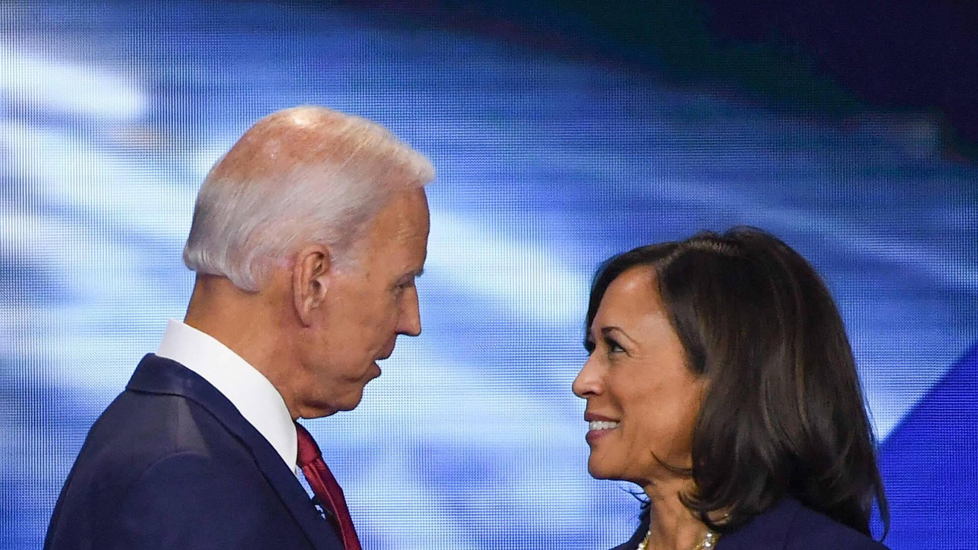 Biden 桌布