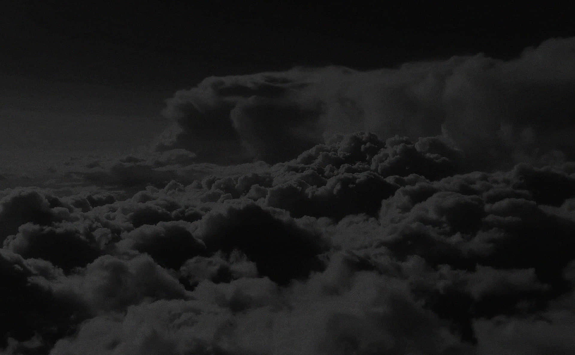 Black Clouds 桌布