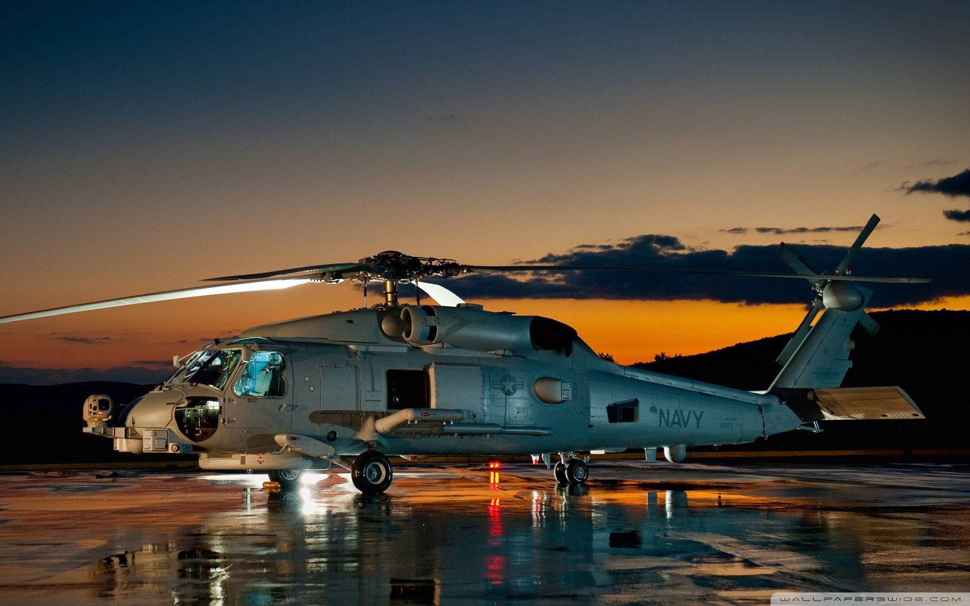 Black Hawk Helicopter 桌布
