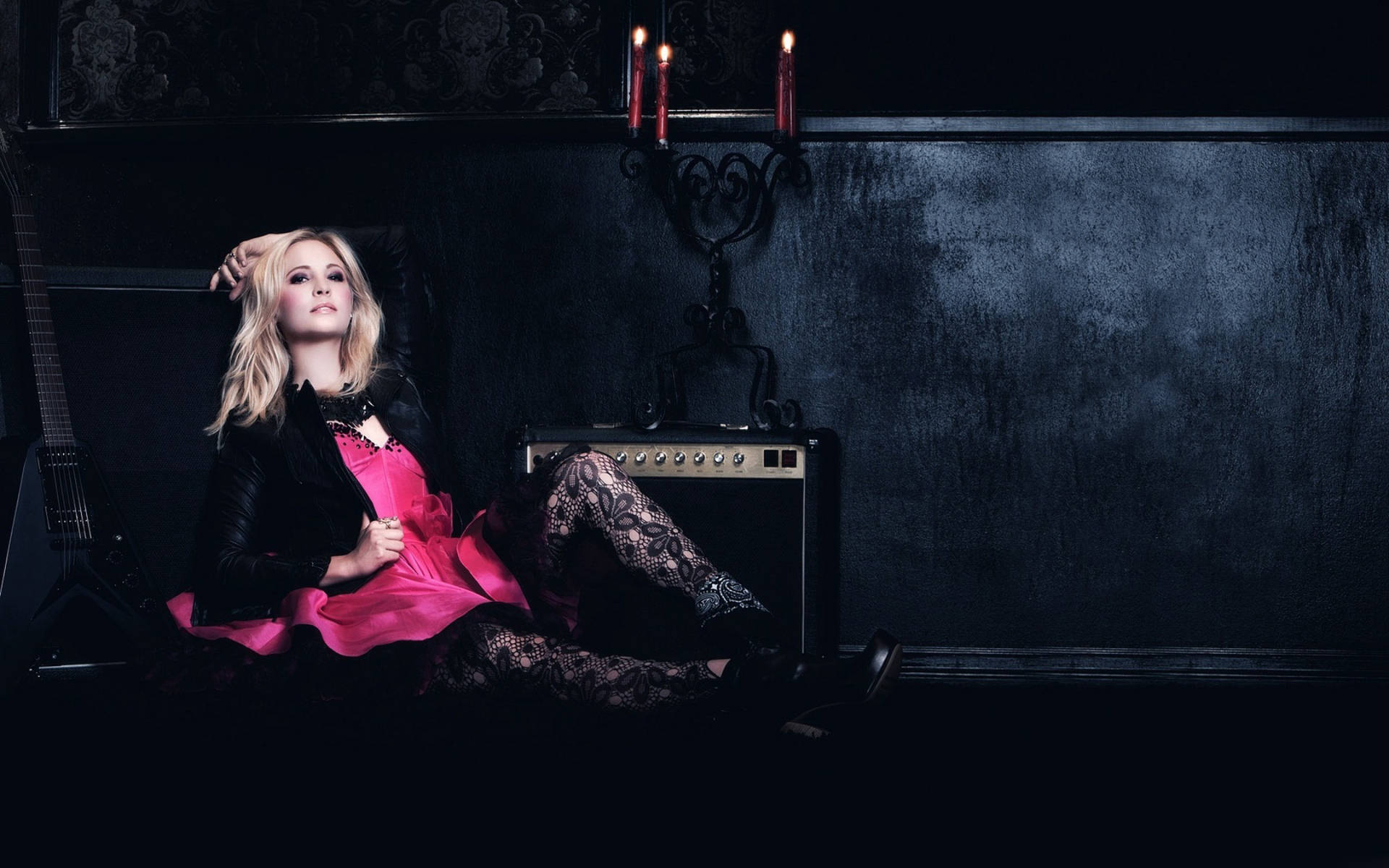 Caroline forbes 桌布