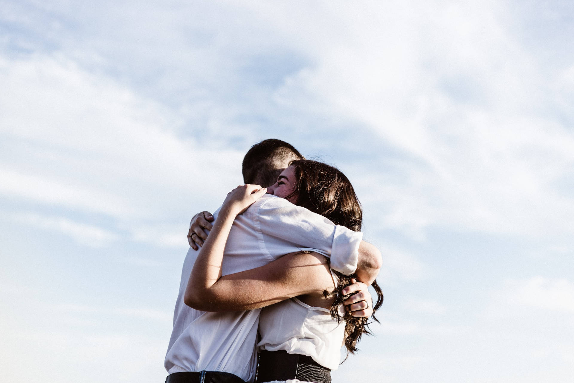 Couple Hugging 桌布