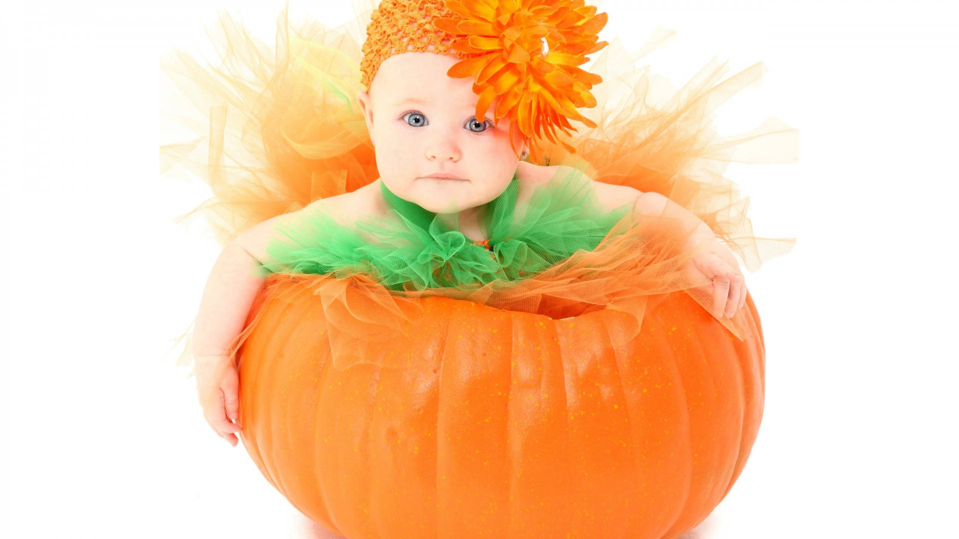 Cute Baby Girl 桌布