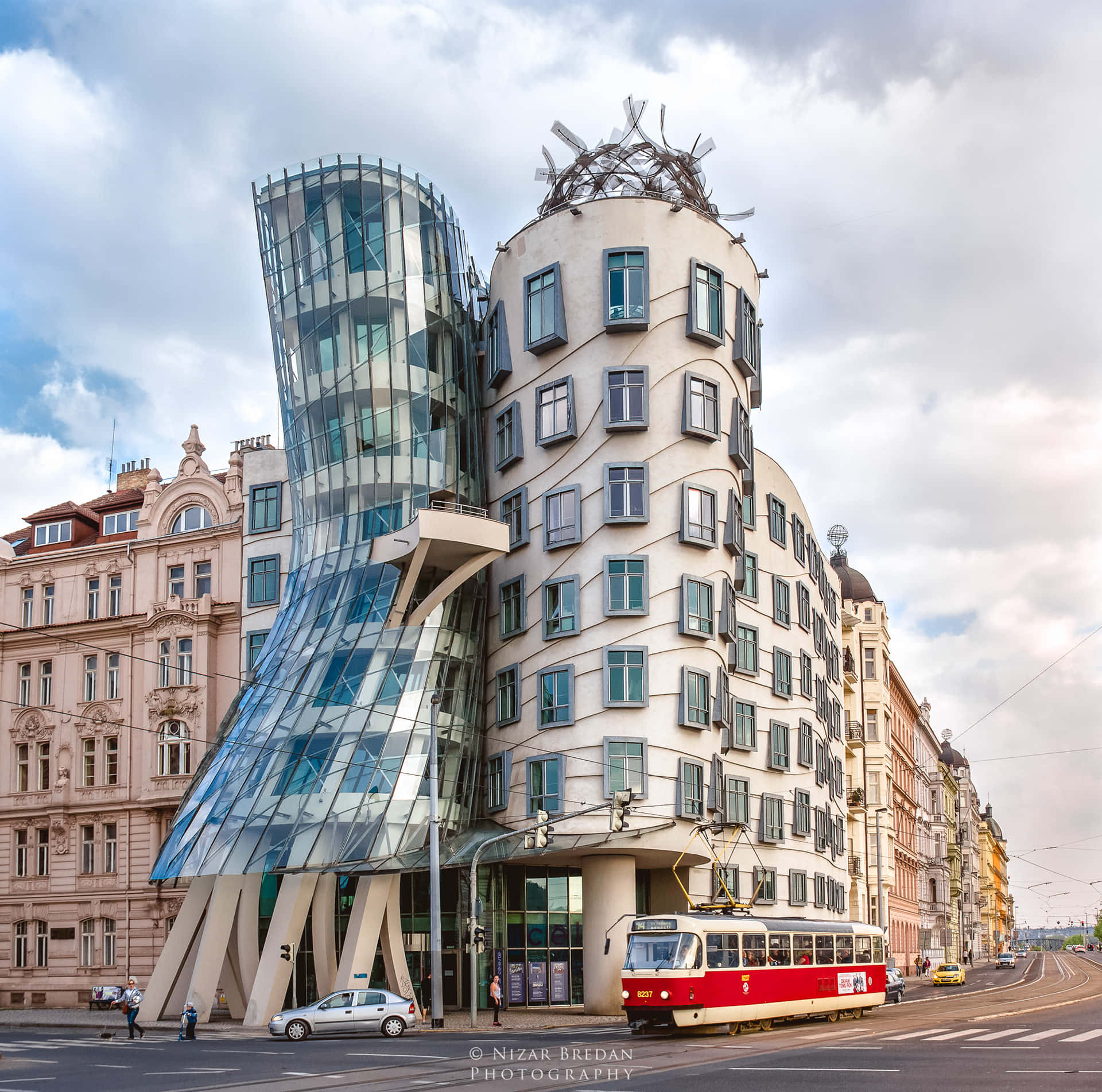 Dancing House 桌布
