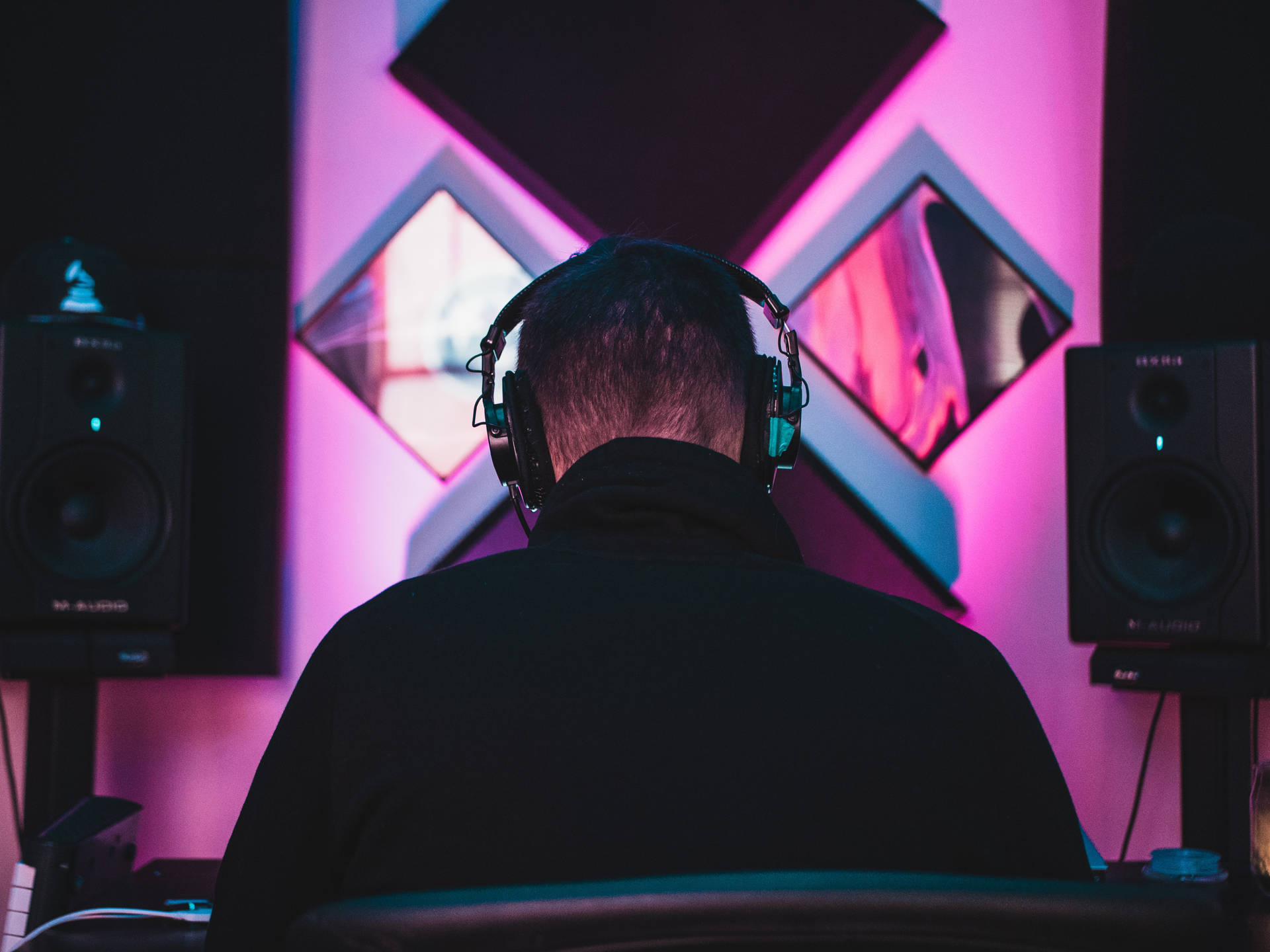 Preview wallpaper dj, musician, headphones, music