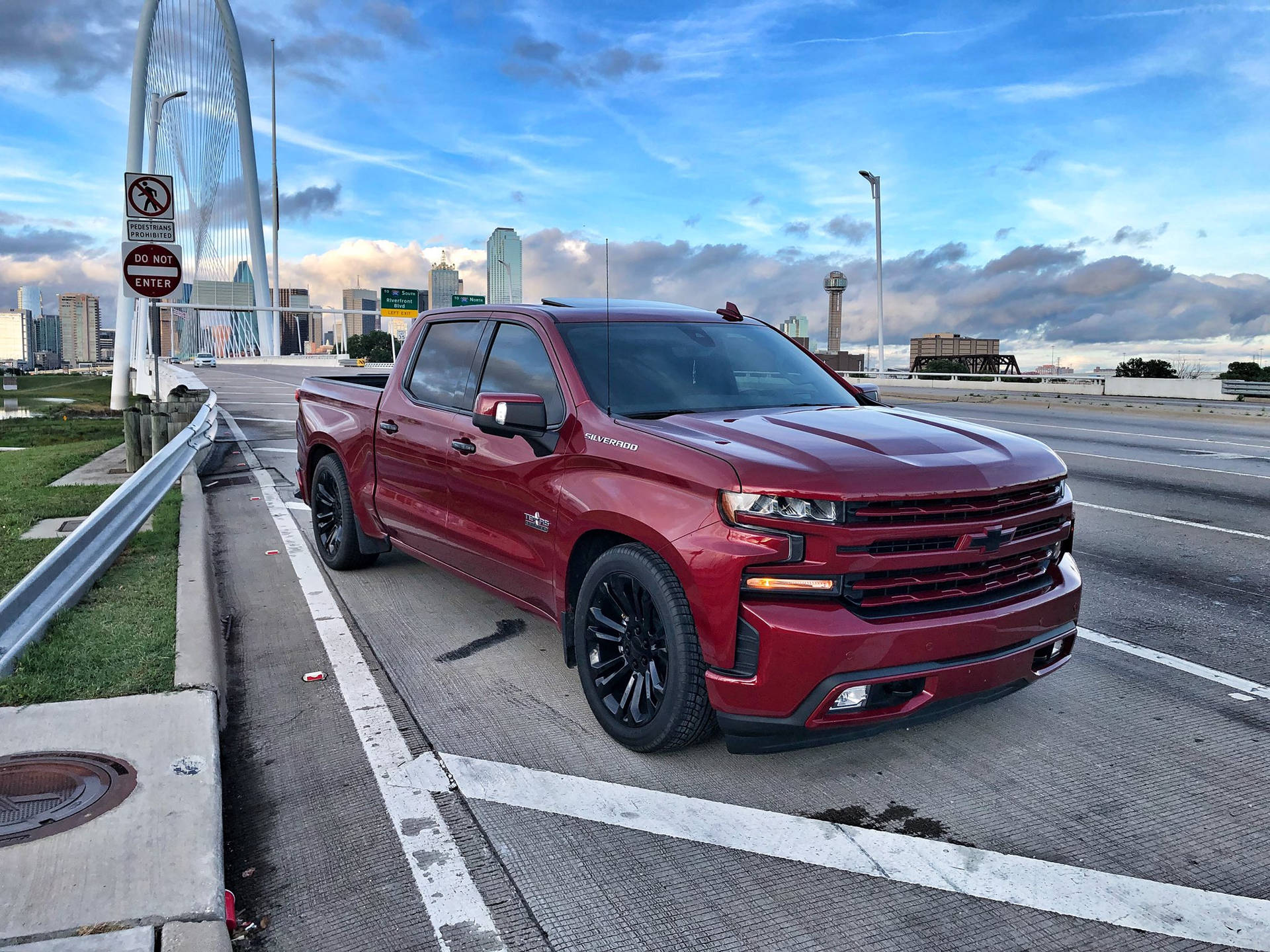 Dropped Trucks 桌布