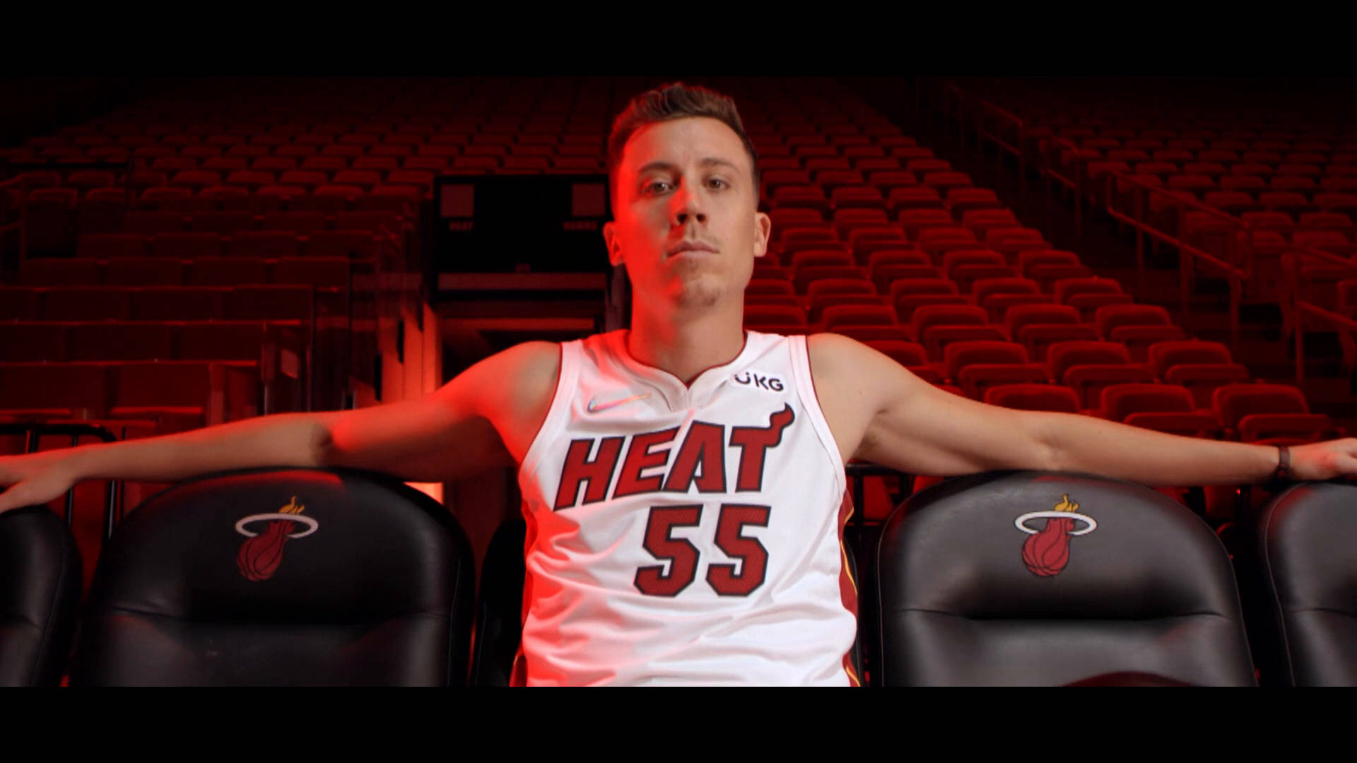 Duncan robinson 桌布