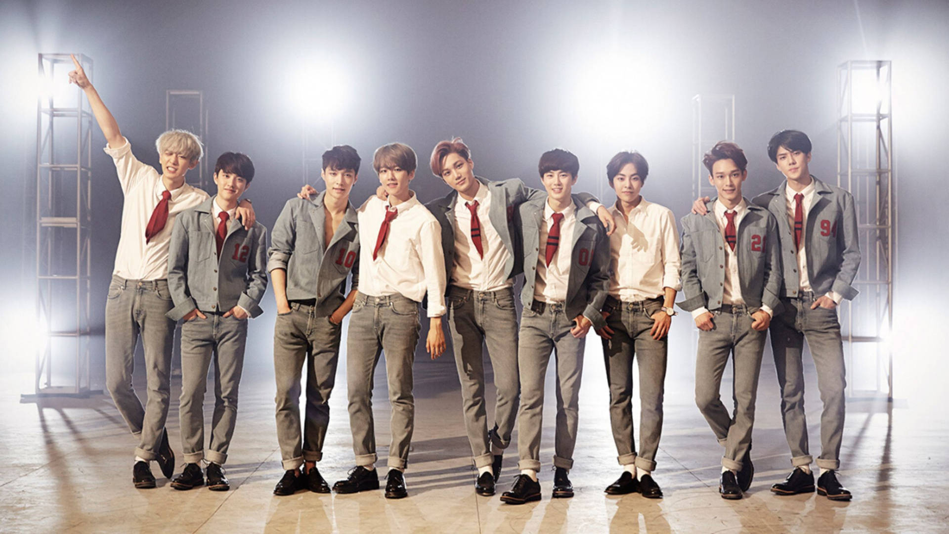 EXO 穿制服