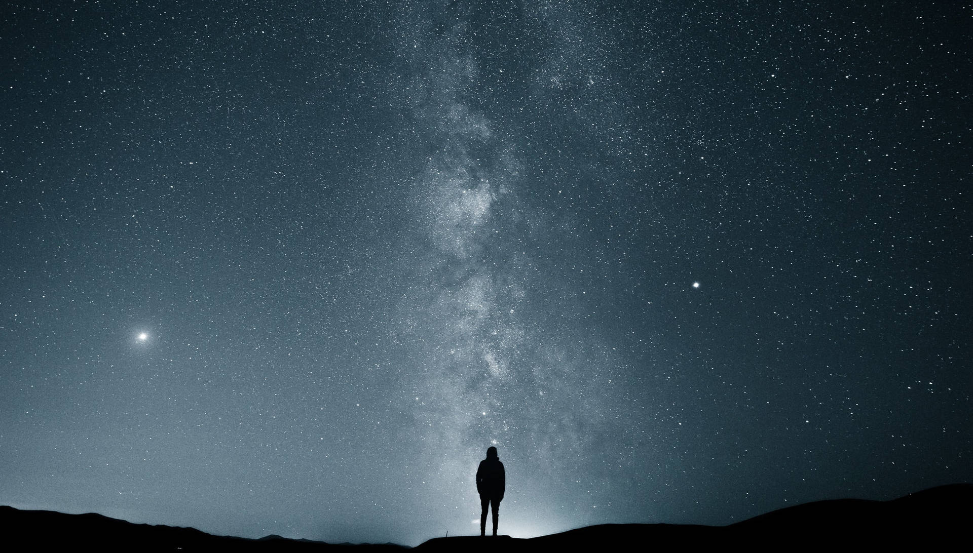 Feeling Alone 桌布