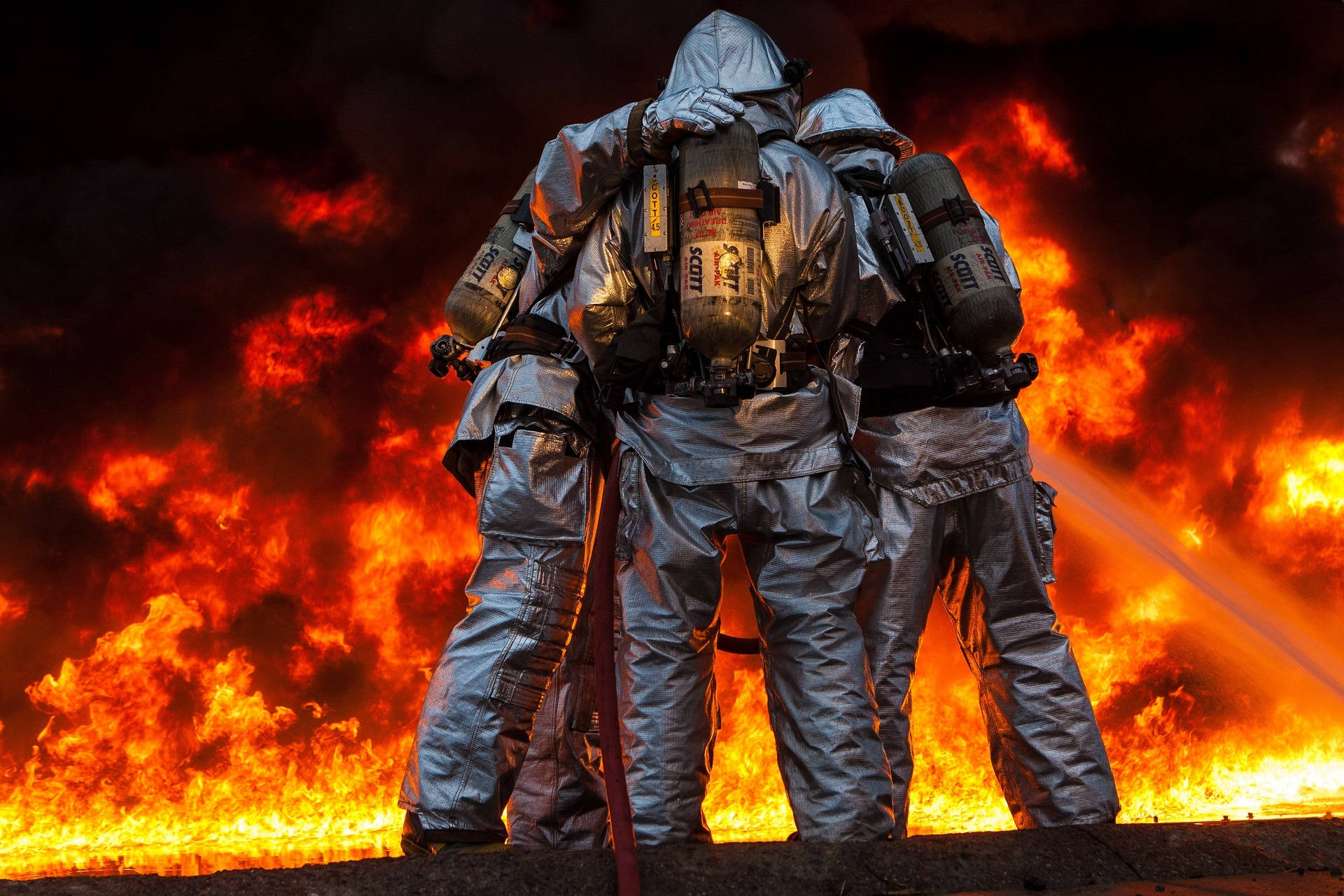 Firefighters 桌布