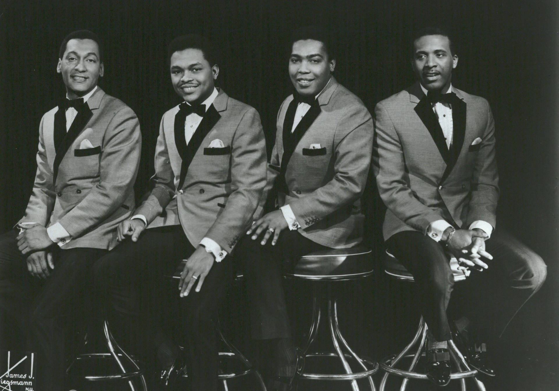 Four Tops 桌布