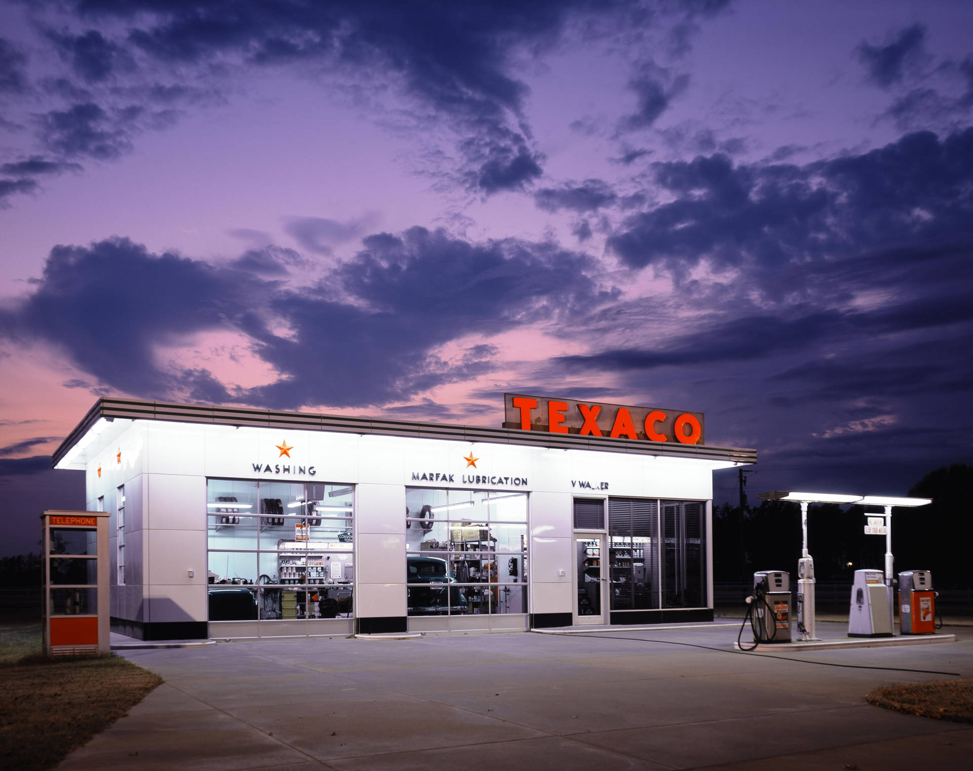 Gas Station 桌布