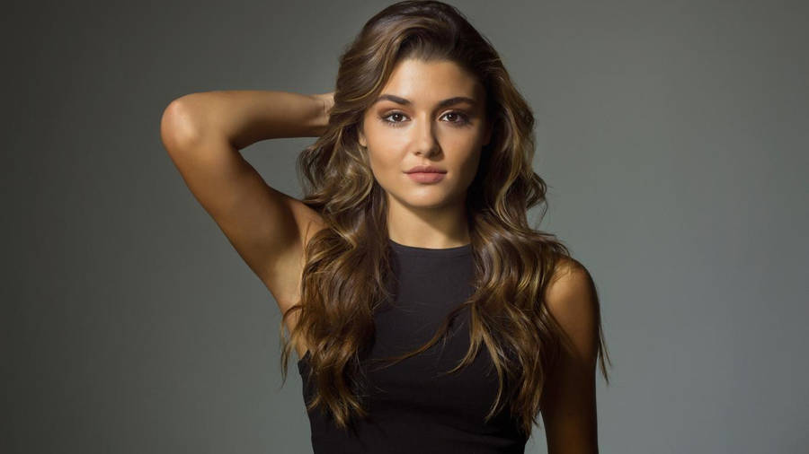 Hande Ercel 桌布