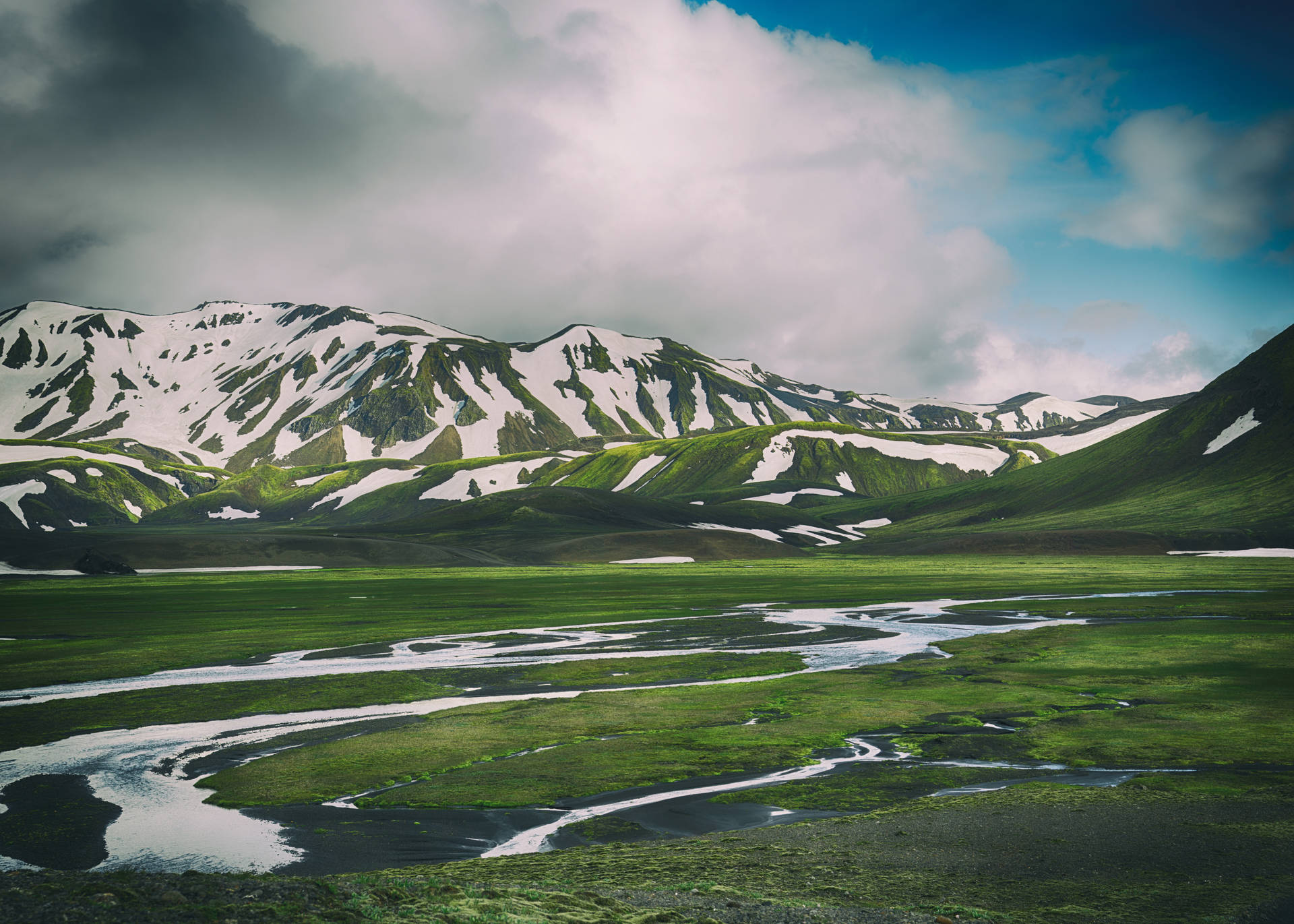 Preview wallpaper landmannalaugar, iceland, mountains, grass