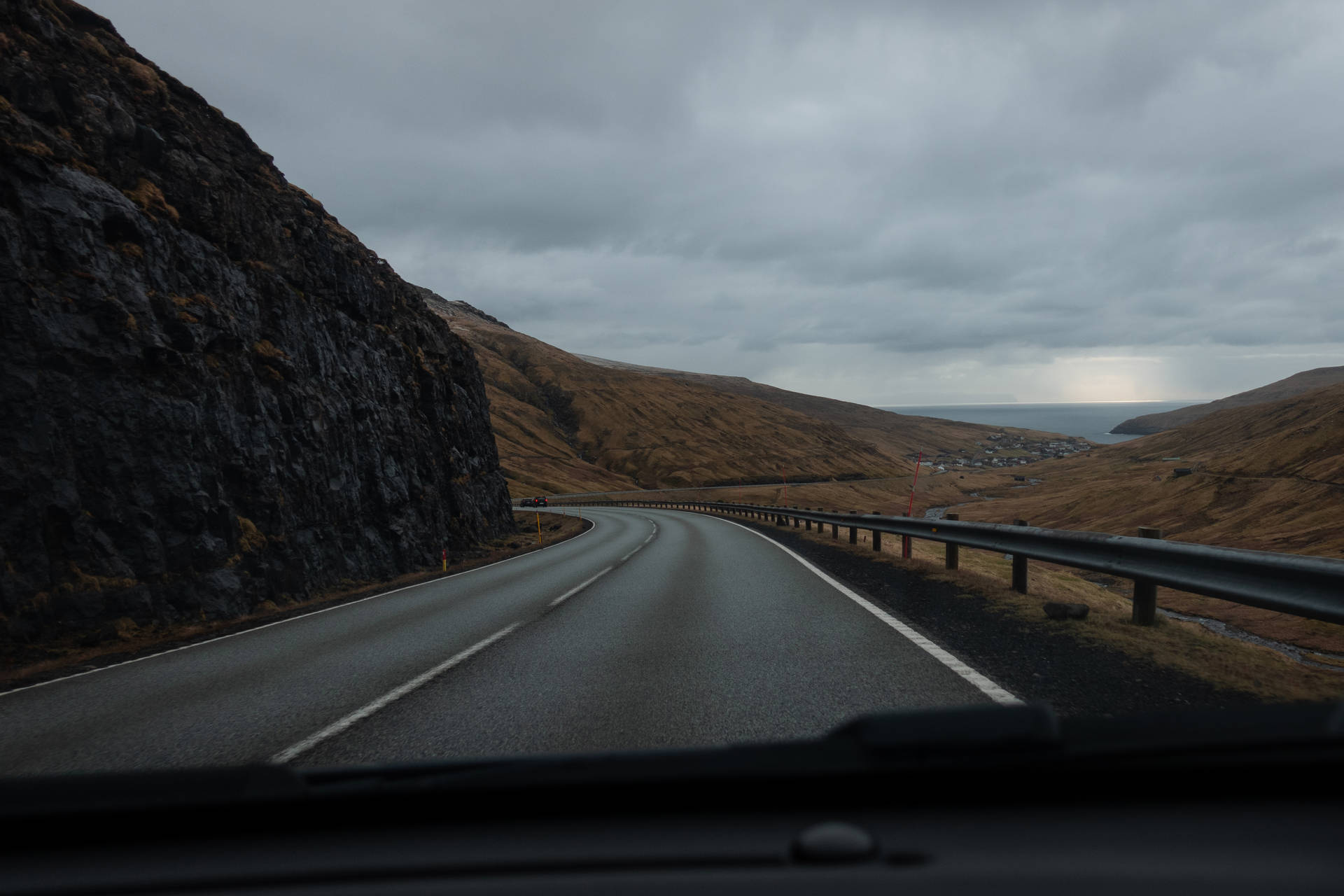 gray concrete road