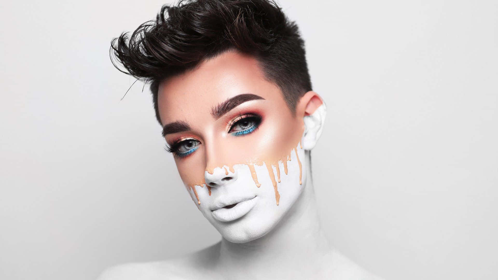 James Charles 桌布
