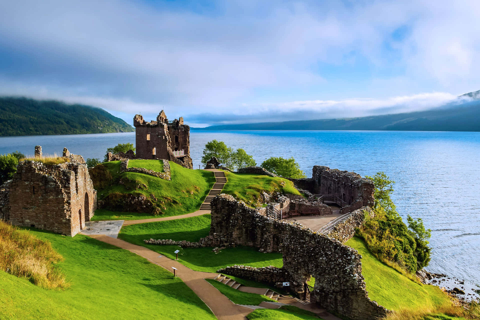Loch Ness 桌布