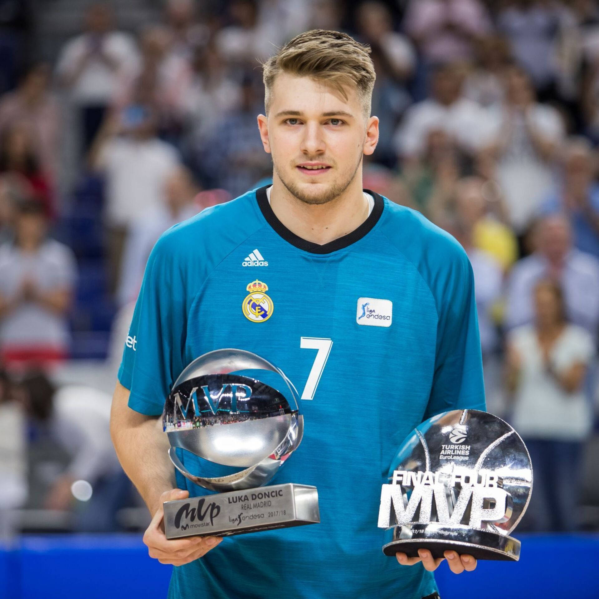 Luka Doncic 桌布