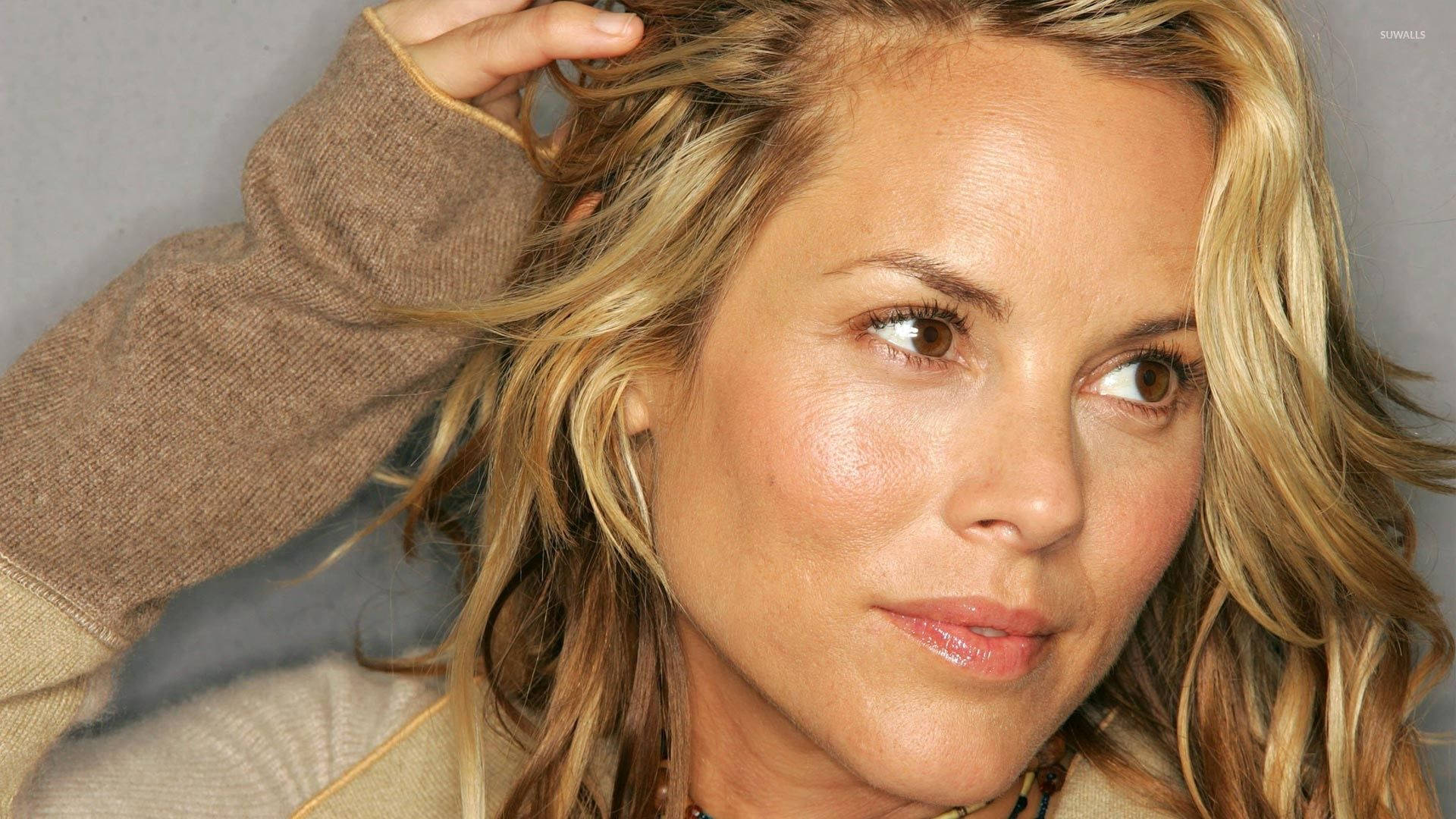 Maria Bello 桌布