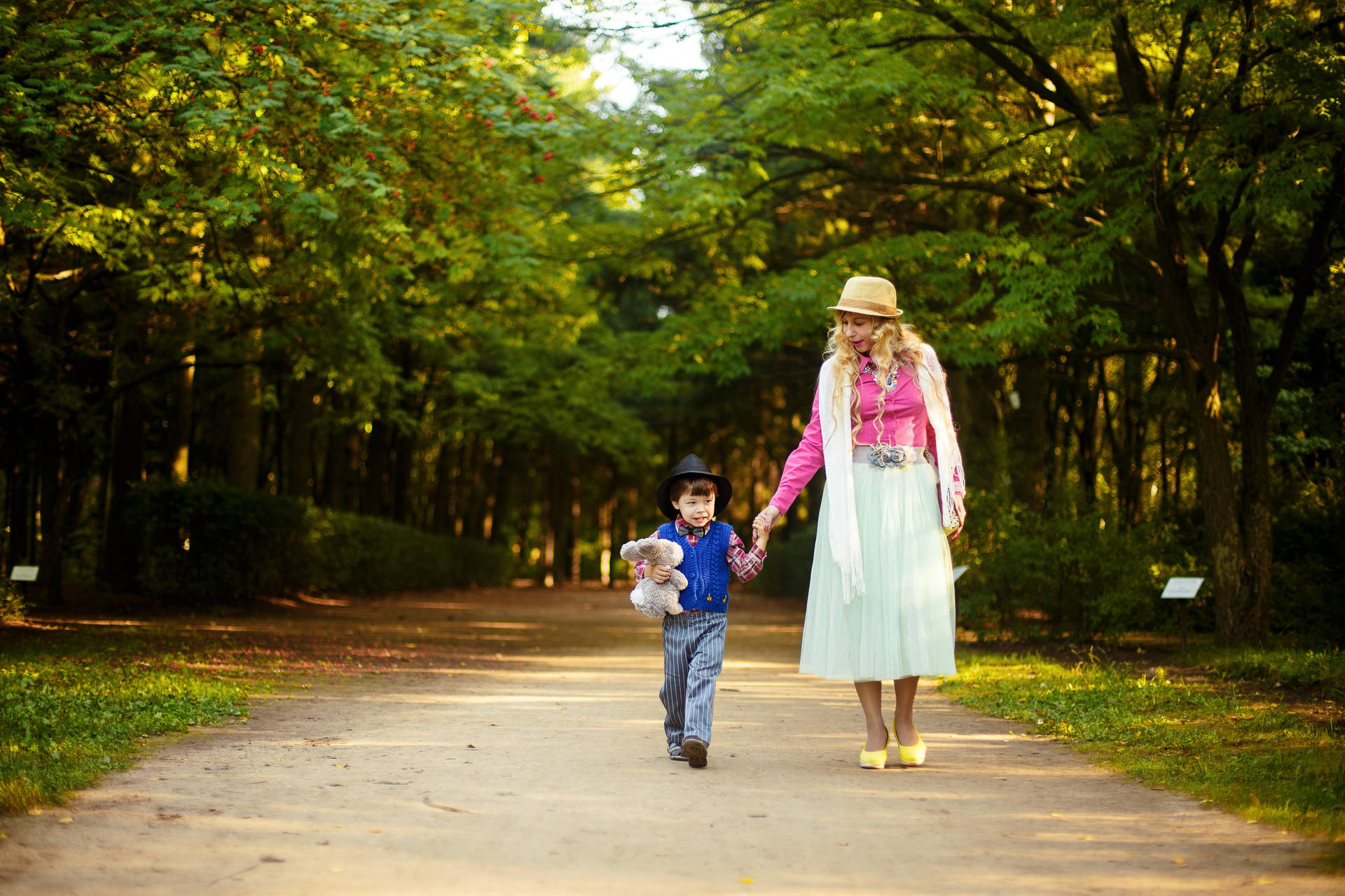 Mom And Son 桌布