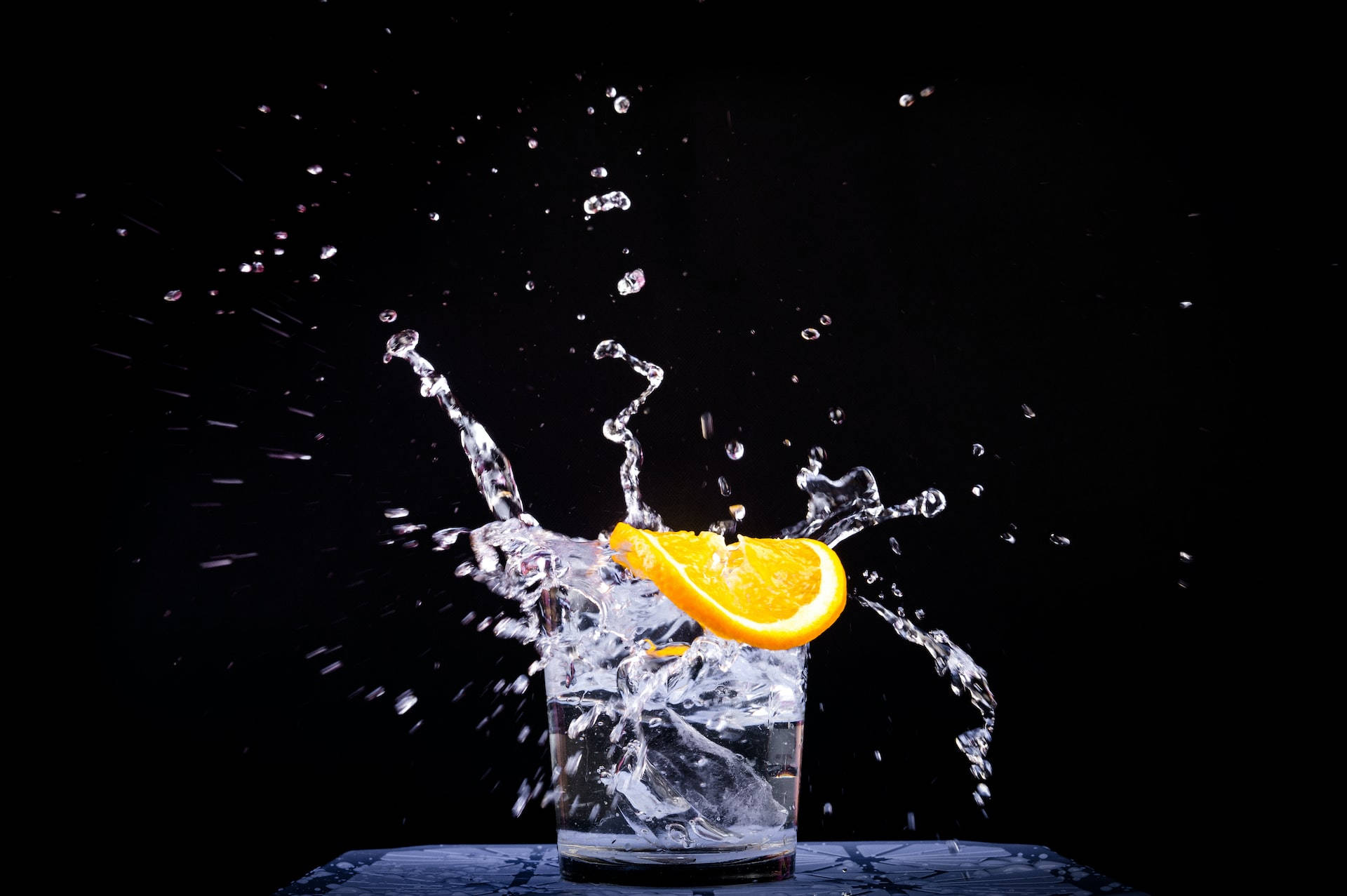 Moving Water 桌布