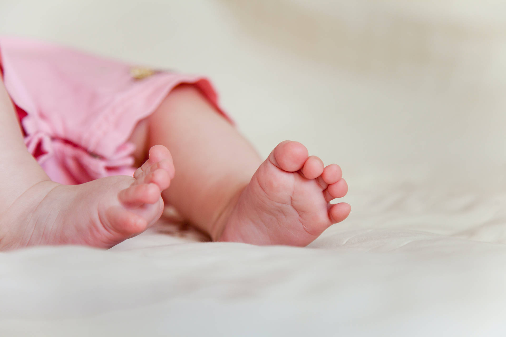 Newborn Baby Girl 桌布