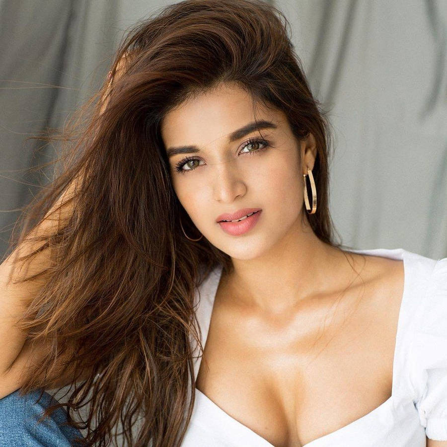 Nidhi Agarwal 桌布