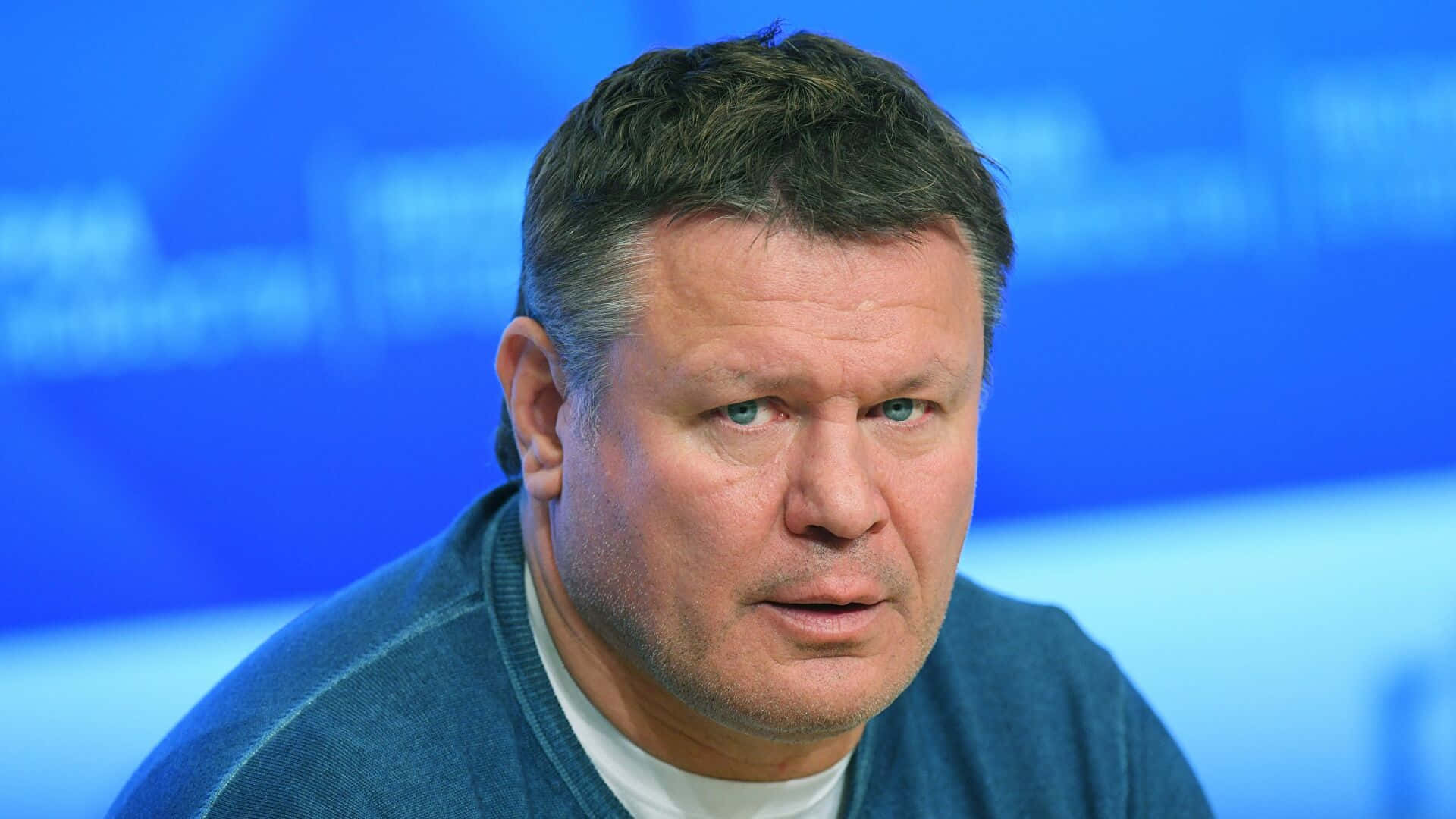 Oleg Taktarov 桌布