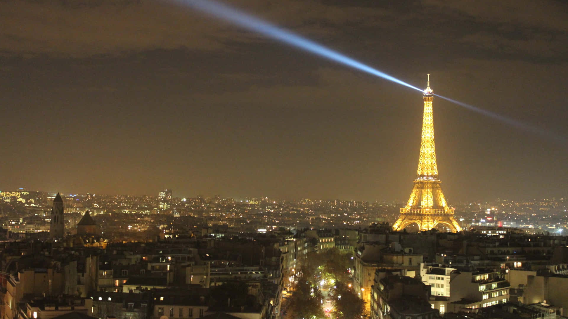 Paris At Night 桌布