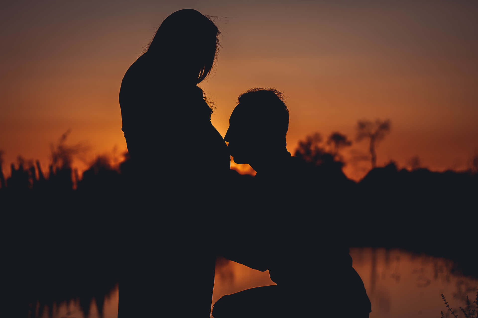 Pregnant Couple 桌布