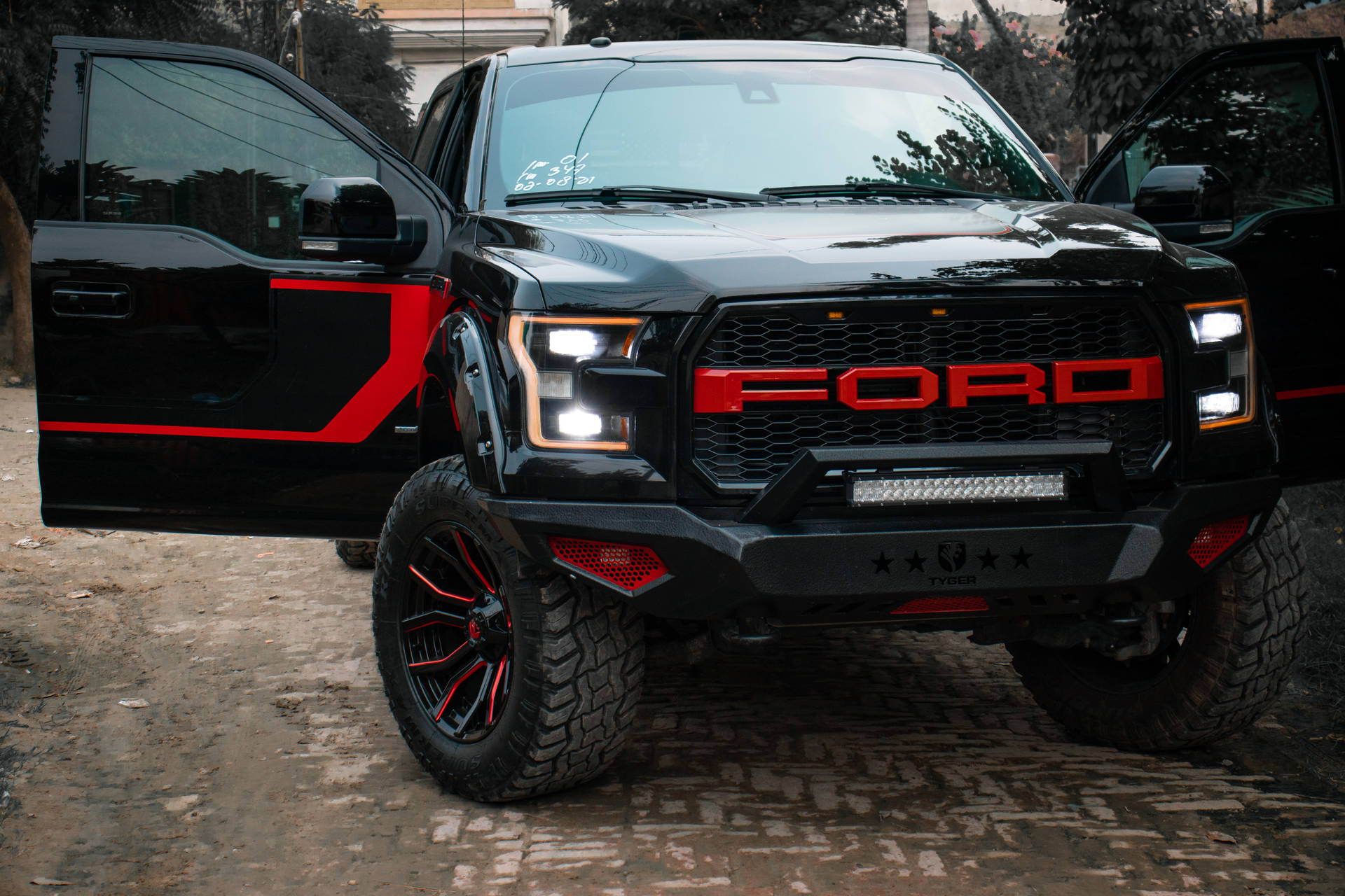 Raptor 桌布