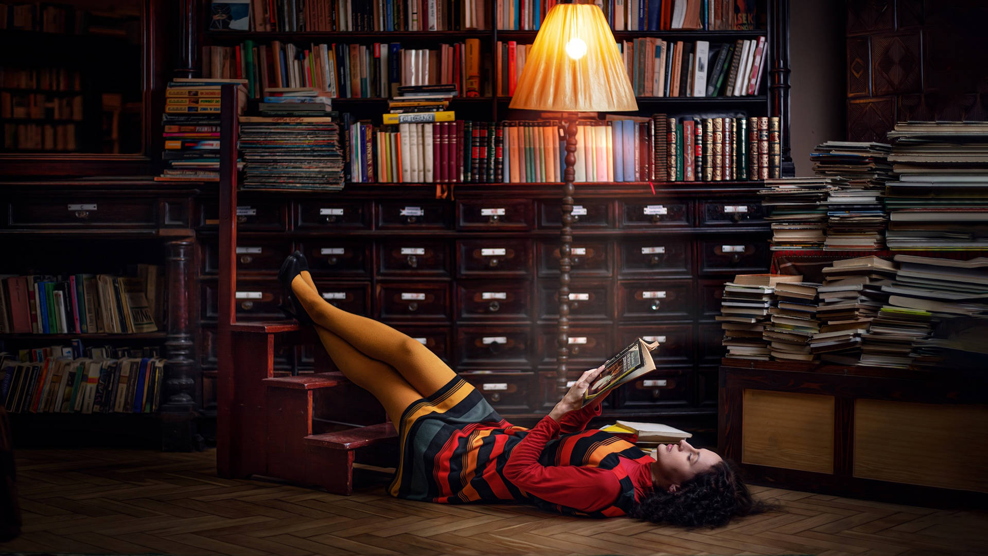 Women Mood Model Brunette Lying Down Library HD Wallpaper | Background Image
