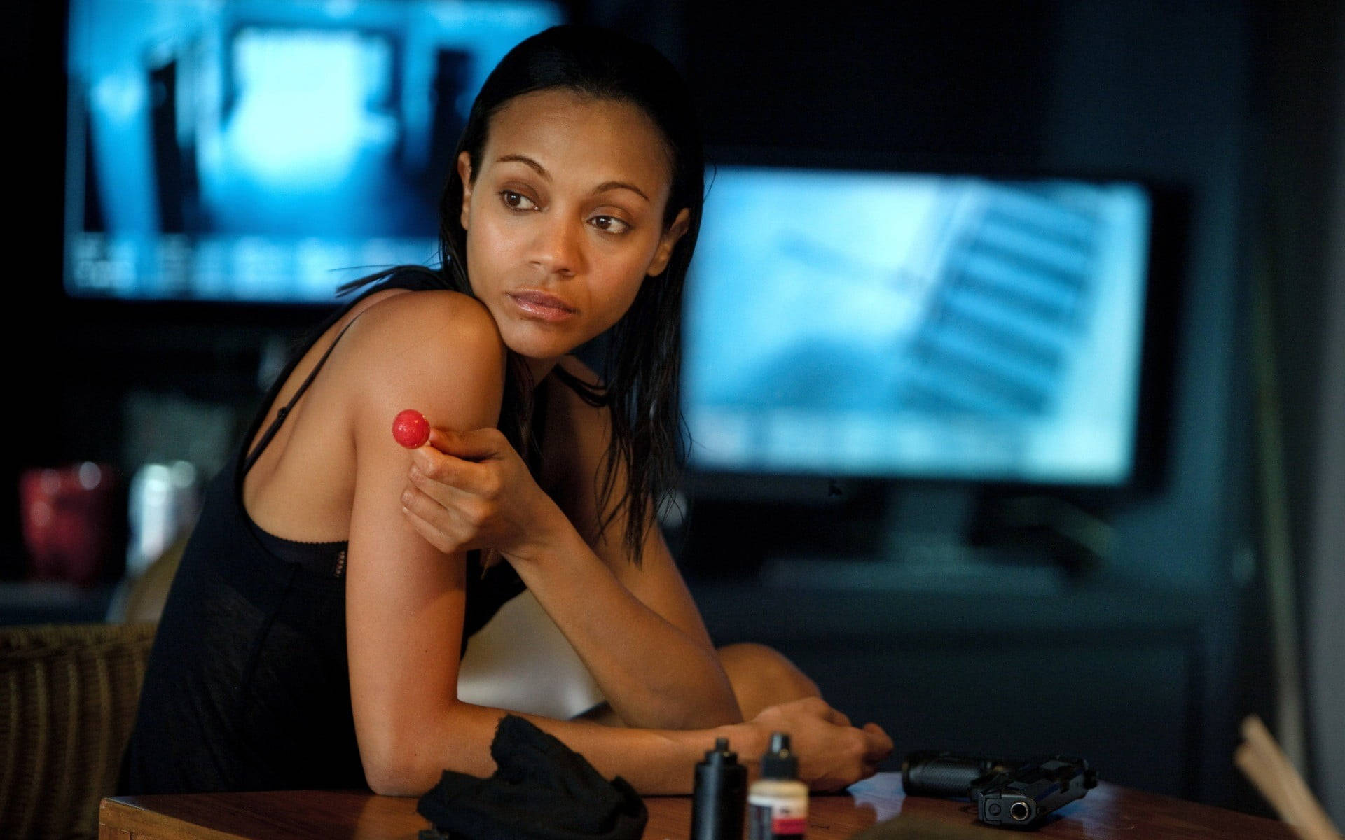Saldana 桌布