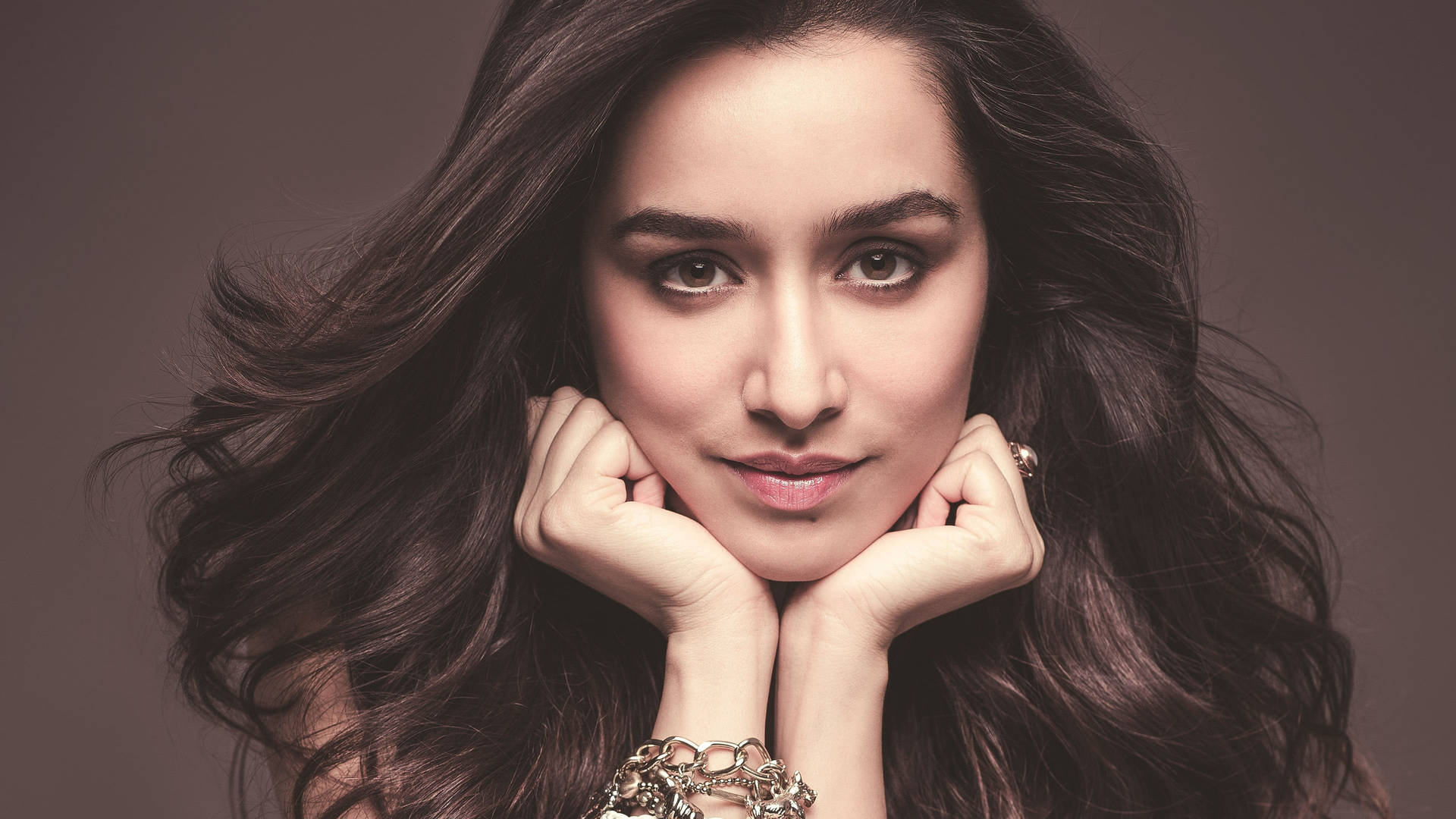 Shraddha Kapoor 桌布
