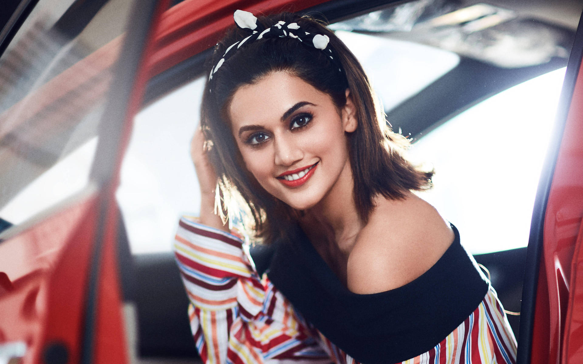 Taapsee Pannu 桌布
