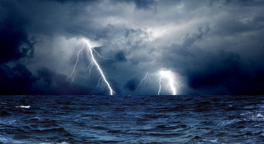 Thunderstorm 桌布