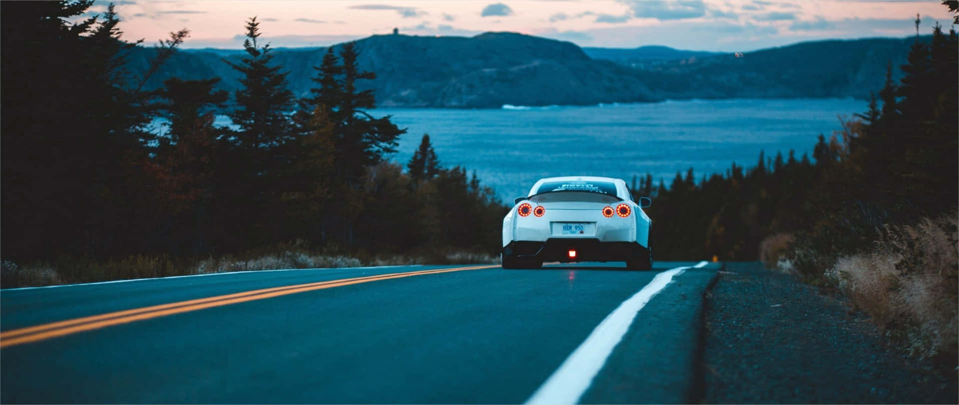 Ultra Wide 4K Car 桌布