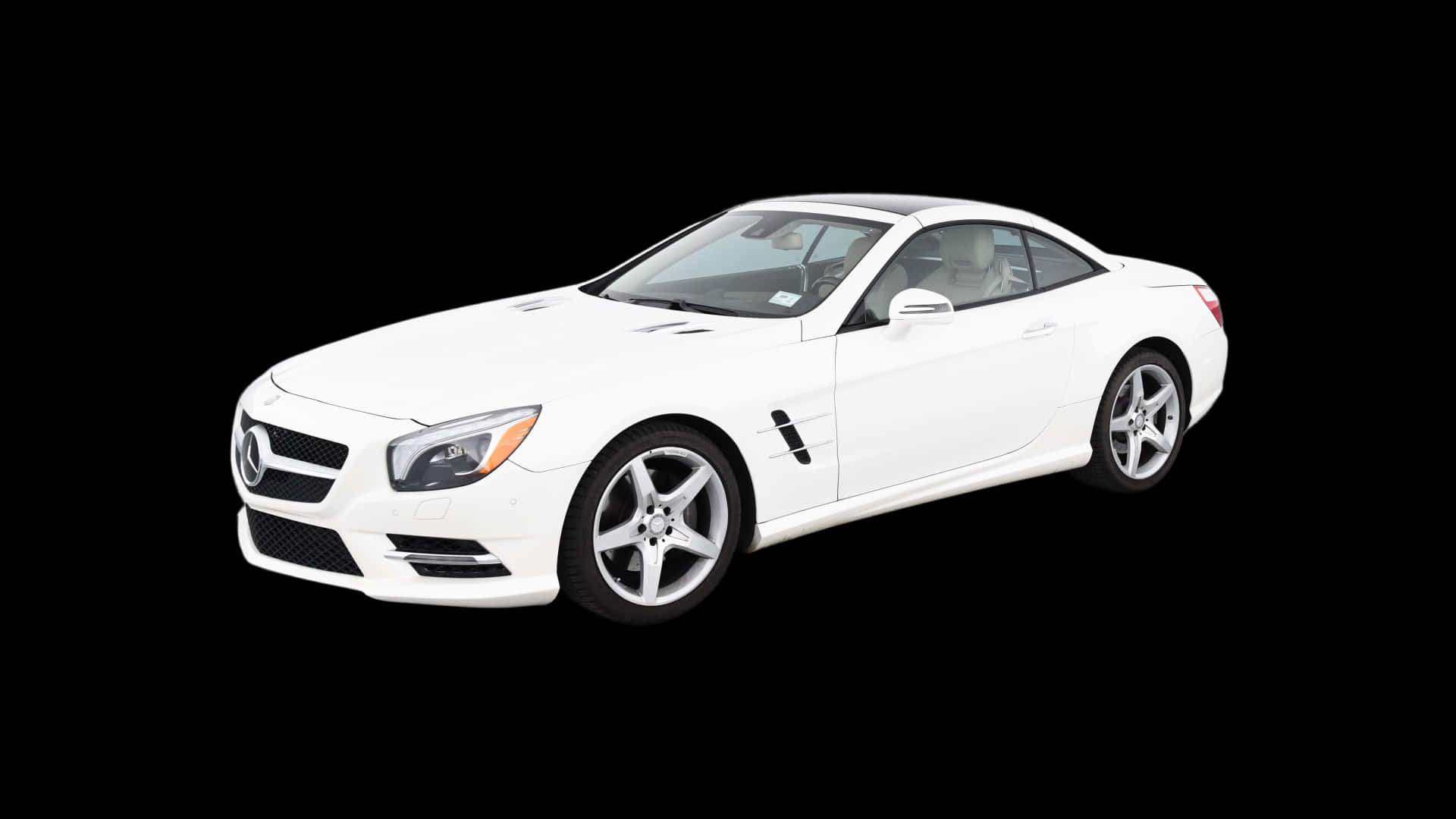 1080p M系列背景：2012款全白Mercedes-Benz SL550 壁紙 — 一架純白色平治SL開篷跑車，在黑色背景上孤立展示，展現流暢曲線和合金輪圈。