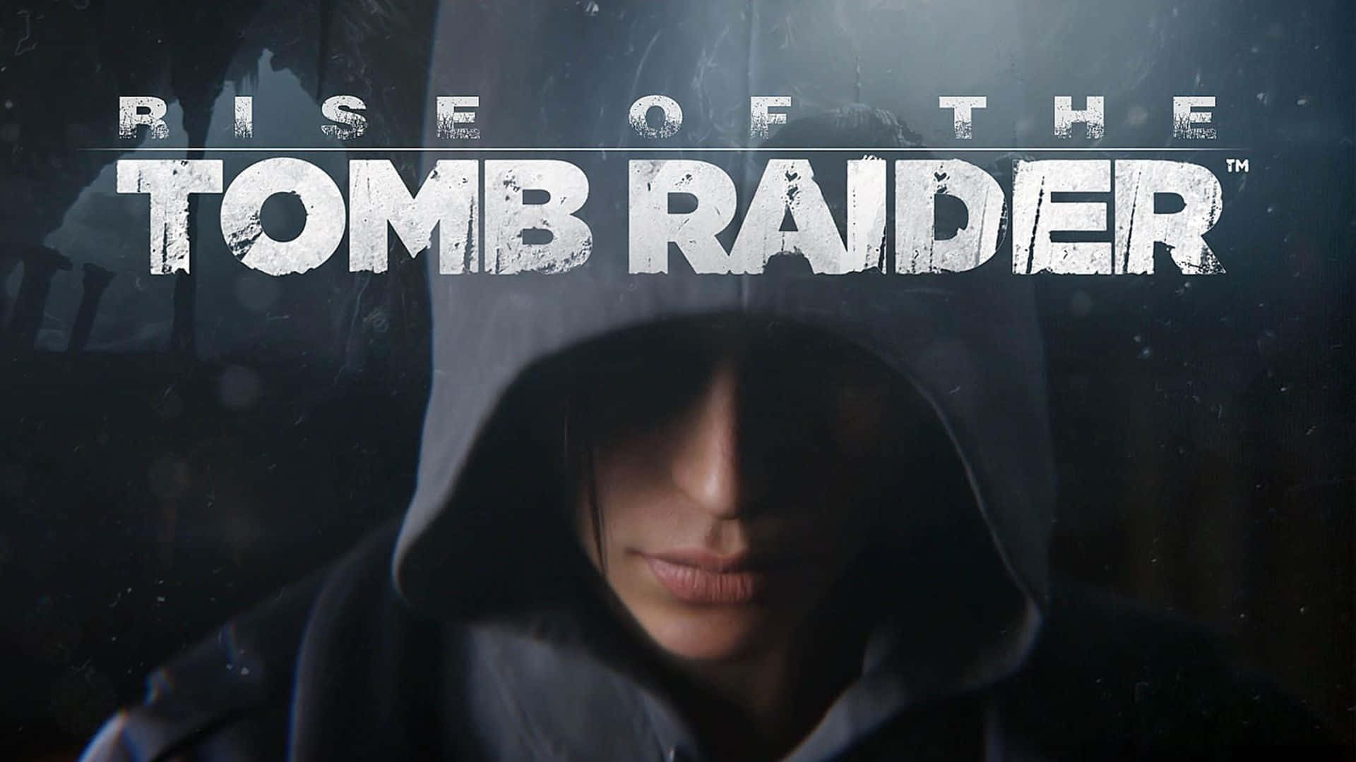 來自《Rise of the Tomb Raider》的戴兜帽角色，在黑暗環境中表情嚴肅。