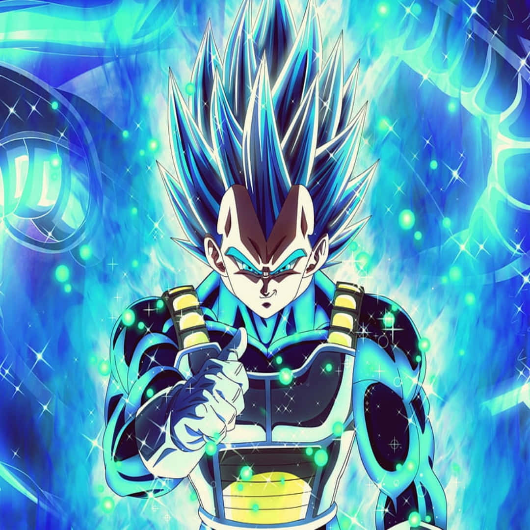 1080x1080 貝吉塔藍色超級賽亞人進化形態 壁紙 — 一位強大的藍髮動漫戰士身穿盔甲，在發光的藍色能量背景前指向前方。