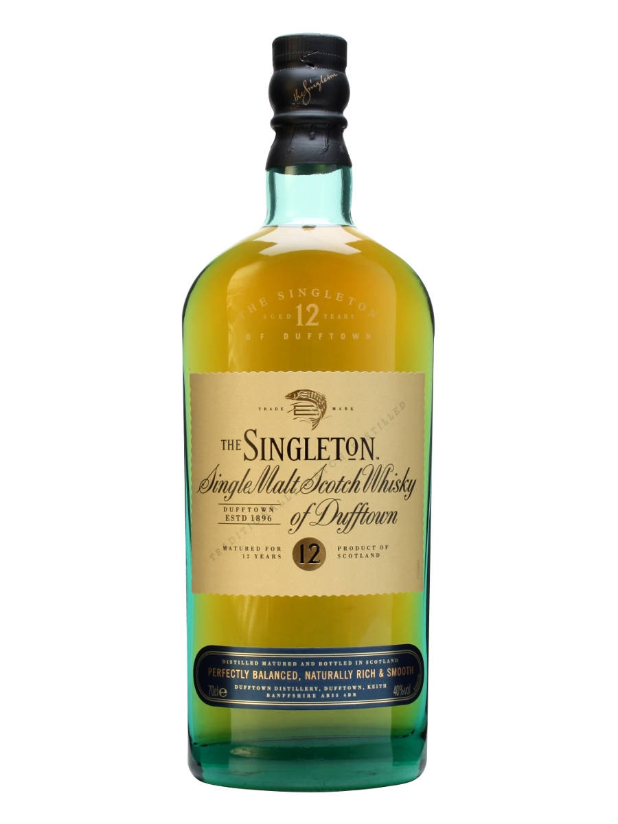 杜夫頓 12 年陳釀威士忌 白底 壁紙 — 一個透明玻璃瓶裝的The Singleton 12年單一麥芽蘇格蘭威士忌，金色液體配奶油色標籤，白色背景。