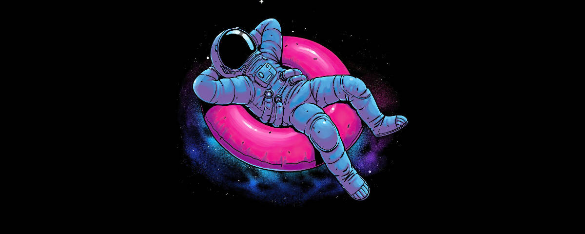 太空人在粉紅色充氣圈中於太空休息。