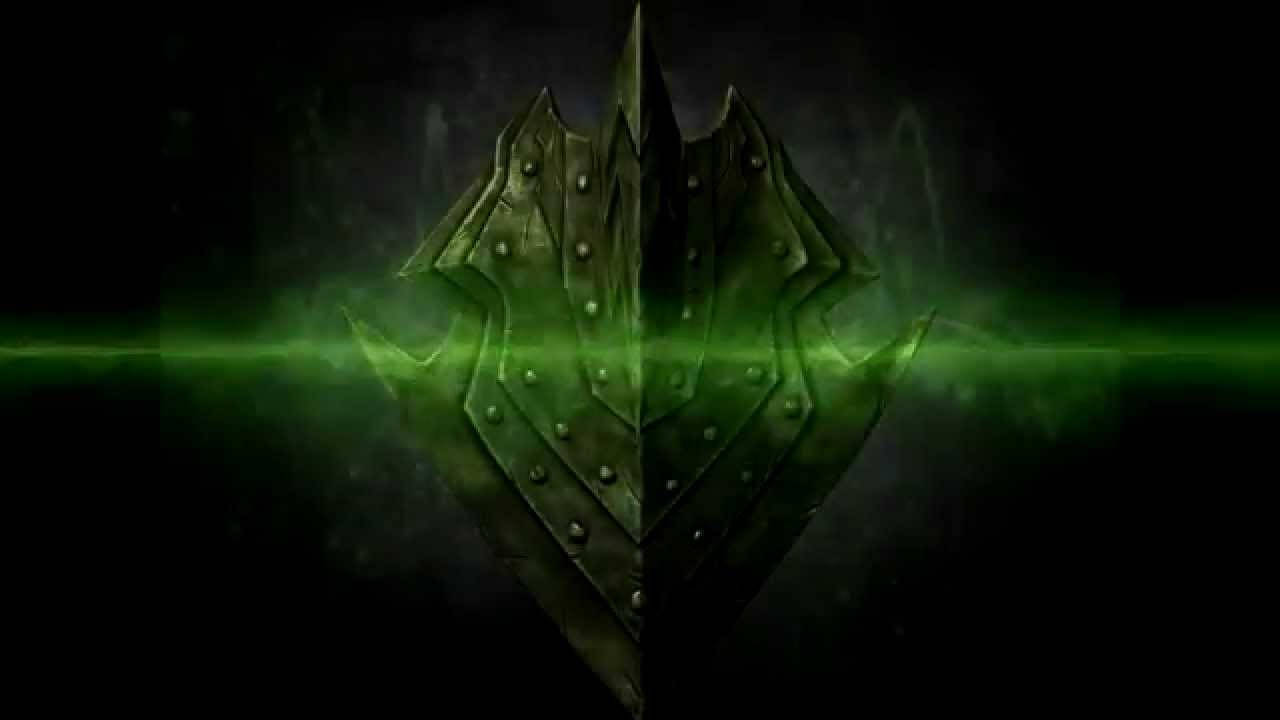 1280x720 鐵盾遊戲畫面 壁紙 — 一個帶有威脅性的綠色發光盔甲徽章在黑暗煙霧背景中散發能量。