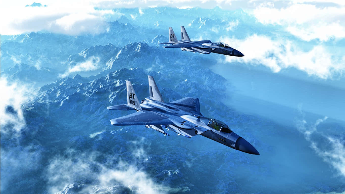 1366x768 巨型客機背景 飛越山巒 壁紙 — 兩架戰鬥機在藍天白雲中翱翔於雪山之上。