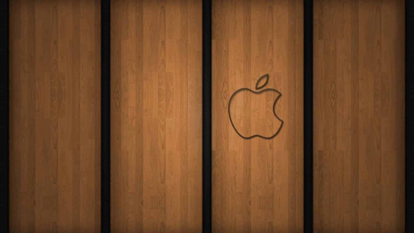 1366x768 解析度的蘋果標誌集合 壁紙 — Apple 標誌以深色輪廓蝕刻在溫暖的木板上，帶有黑色垂直分隔線。