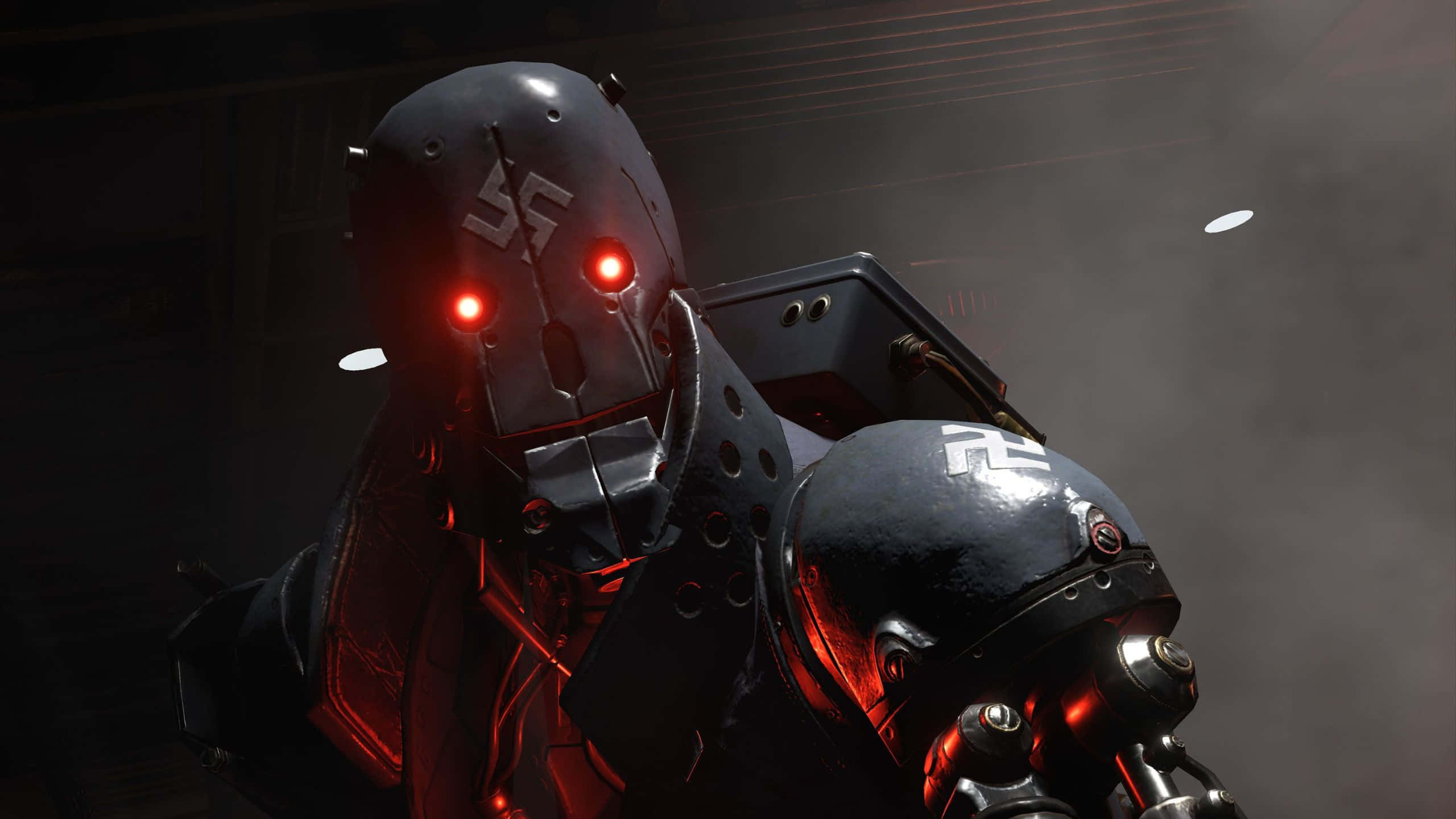 1440p《Wolfenstein II》超級士兵背景 壁紙 — 一個帶有發光紅眼和黑色裝甲的威脅性機械人形象，站在煙霧彌漫的工業環境中。