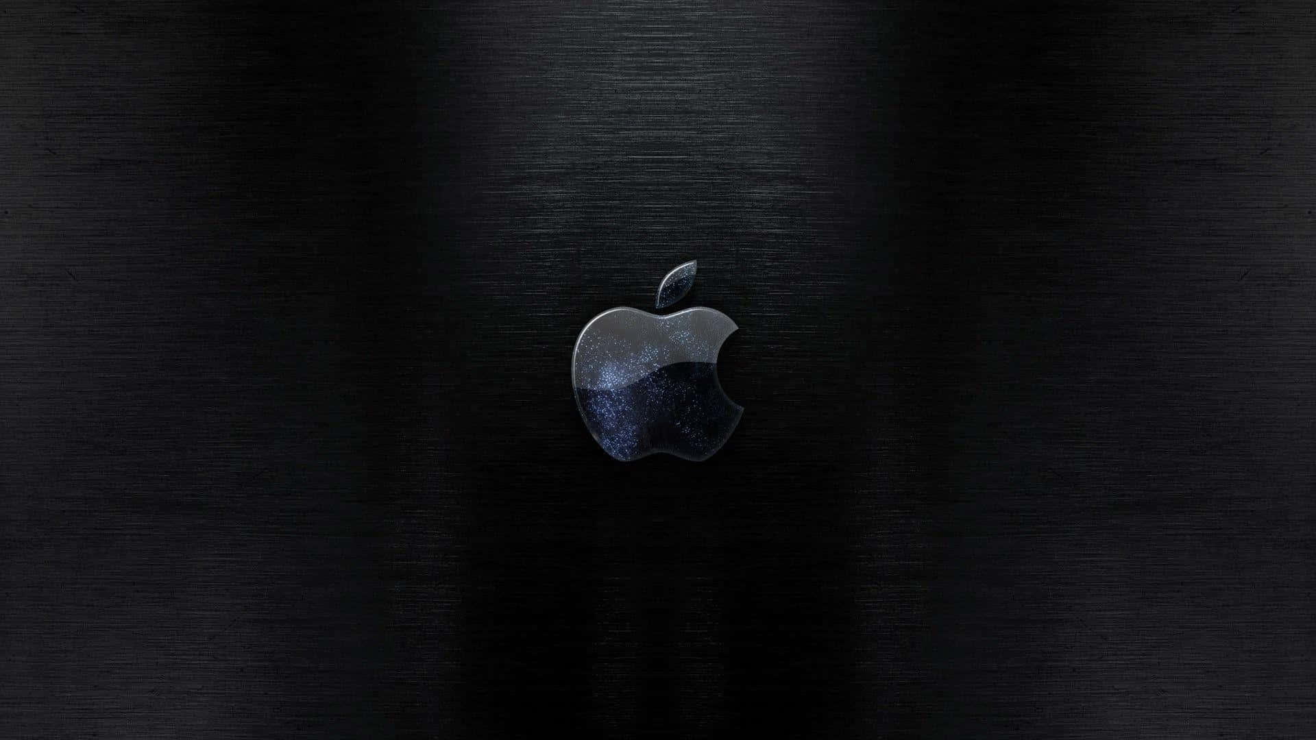 拉絲黑色金屬表面上的Apple標誌