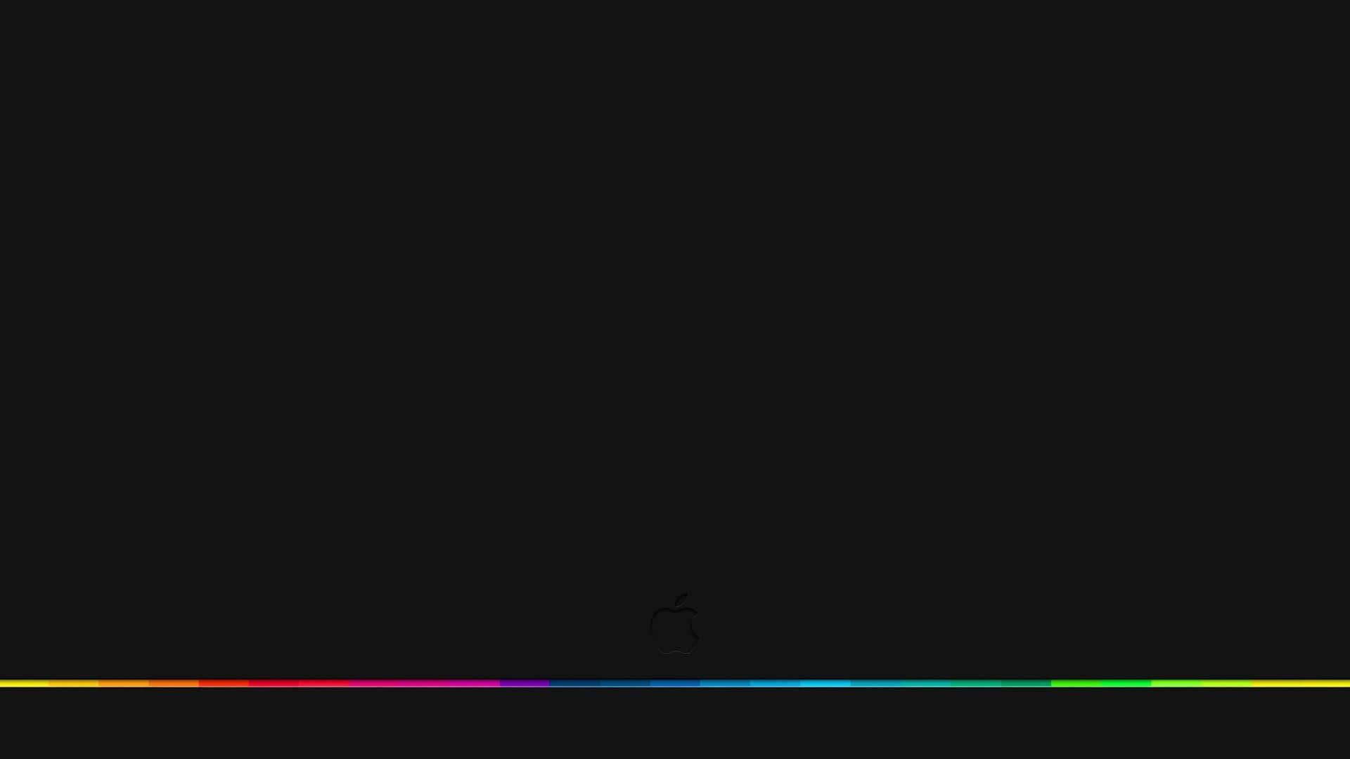 簡約黑色1920x1080壁紙，為任何佈局增添現代感 壁紙 — 簡約黑色背景，底部有一條幼彩虹色條，下方中央有一個微妙的蘋果標誌。