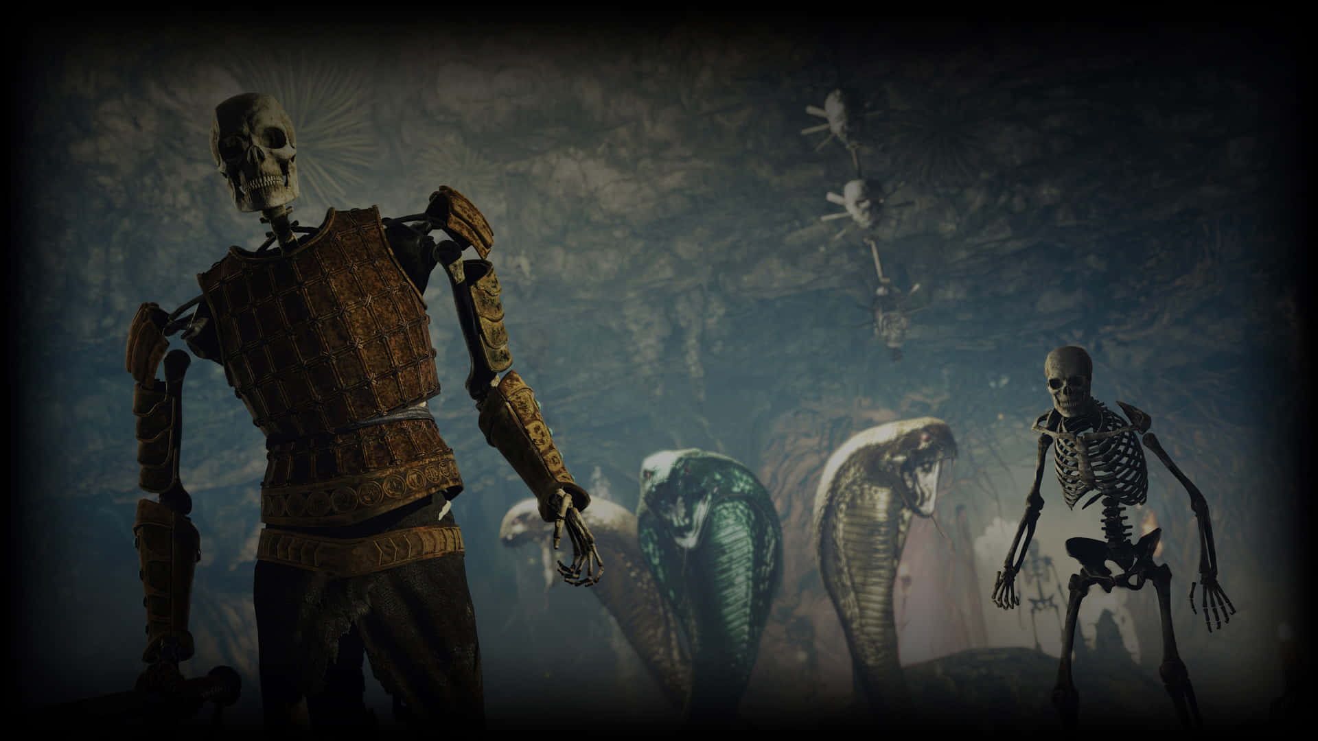 1920x1080《Strange Brigade》冒險即將展開 壁紙 — 一個身穿盔甲的可怕骷髏在黑暗洞穴中與其他骷髏和發光的蛇一起站崗。